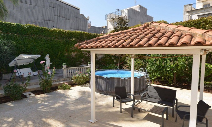 Floridia Villa | Wonderful private villa for 8 guests with A/C, private pool, WIFI, TV, patio and pets allowed