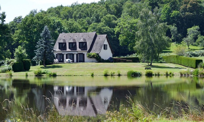 Pionnat House | Wonderful private villa for 8 people with A/C, WIFI, TV, terrace, pets allowed and parking