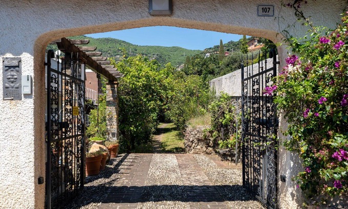 Alassio Villa | Wonderful private villa for 6 people with WIFI and pets allowed