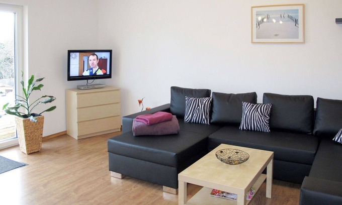 Godern House | Wonderful private villa for 8 guests with TV, terrace, pets allowed and parking