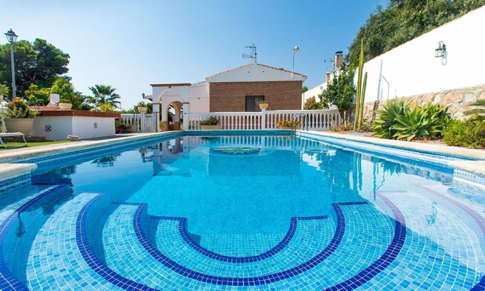 Motril House | Wonderful private villa with private pool, A/C, WIFI, TV, terrace, pets allowed and parking