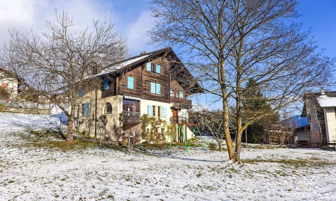 Lens House | Wonderful private villa for 10 guests with WIFI, TV, balcony, panoramic view and parking