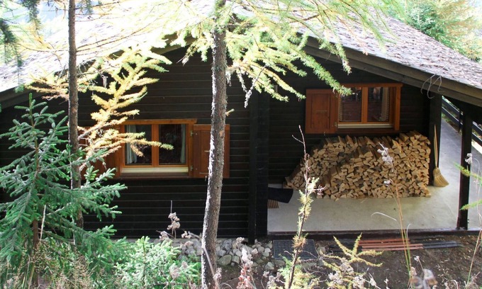 Bellwald House | Wonderful private villa for 6 guests with TV, balcony and parking