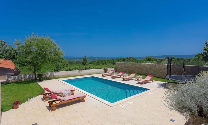 Melnica House | Wonderful private villa for 10 people with WIFI, private pool, A/C, TV, terrace and parking