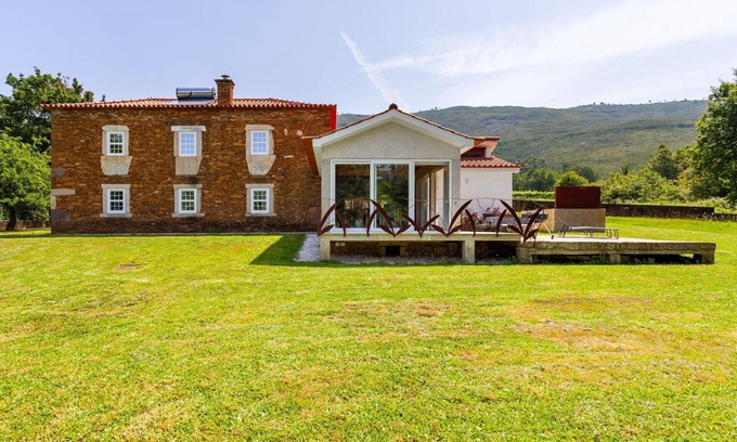 Caminha Villa | Wonderful private villa for 6 people with A/C, WIFI, TV, patio and parking