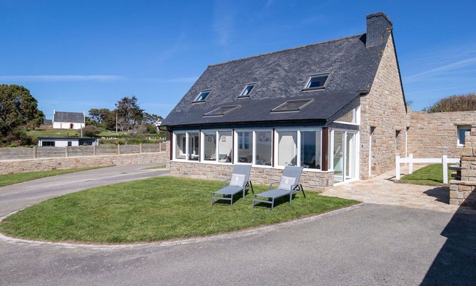 Plouarzel House | Wonderful private villa for 8 people with WIFI, TV, terrace and pets allowed