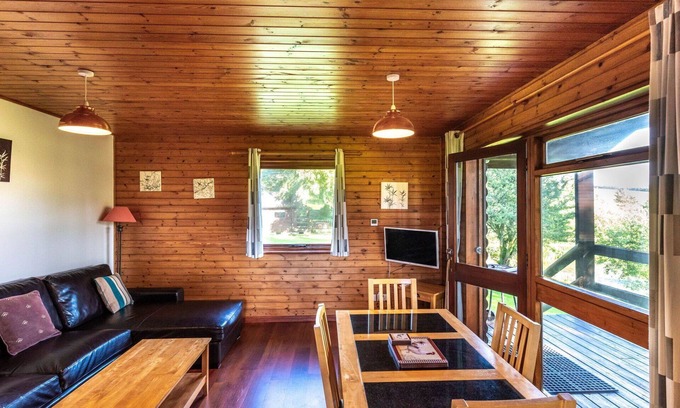 Fivelanes House | Wonderful private villa with hot tub, WIFI, TV, patio, pets allowed, panoramic view and parking