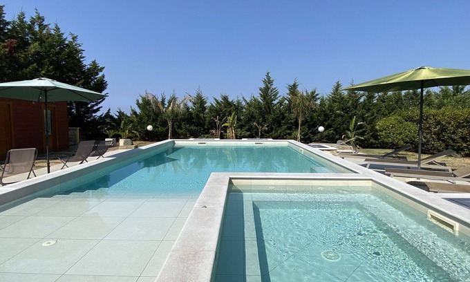 Cecina House | Wonderful private villa with private pool, hot tub, WIFI, A/C, TV, patio, pets allowed and parking