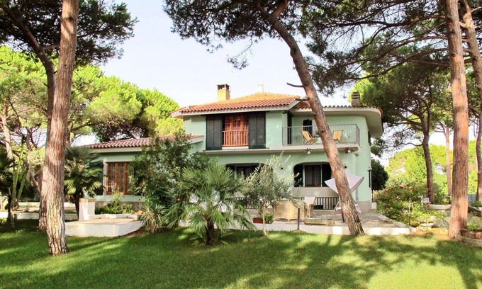 Platamona House | Wonderful private villa for 10 guests with A/C, TV, terrace, pets allowed and parking