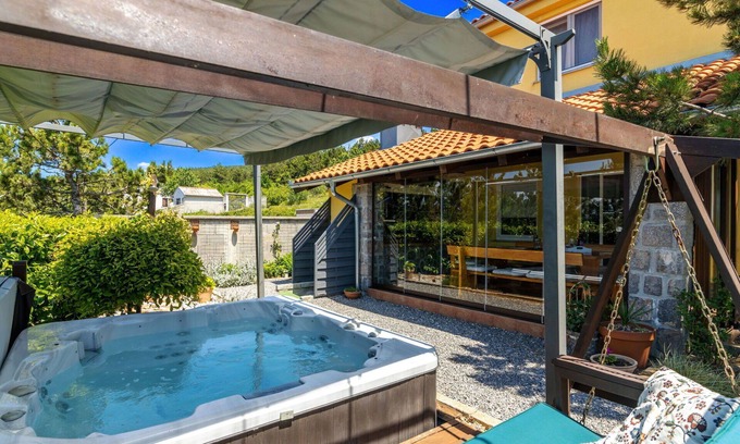 Vratarusa House | Wonderful private villa with WIFI, A/C, hot tub, private pool, TV, terrace, panoramic view, parking