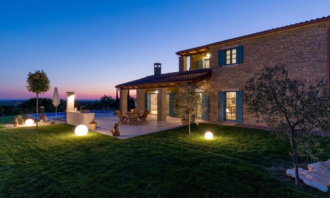Vardica House | Wonderful private villa with WIFI, A/C, hot tub, private pool, TV, patio, pets allowed and parking