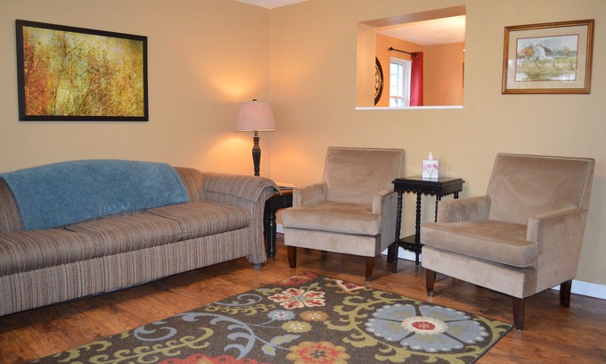 Petersburg Cottage | Wonderful "Ranch House" near the Ark Encounter and Creation Museum