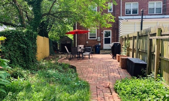 Potomac West House | Wonderful Renovated Townhouse in a Prime Location