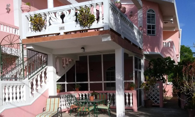 Corozal Apartment | Wonderful Sea View.....at $ 955 . 00 per month