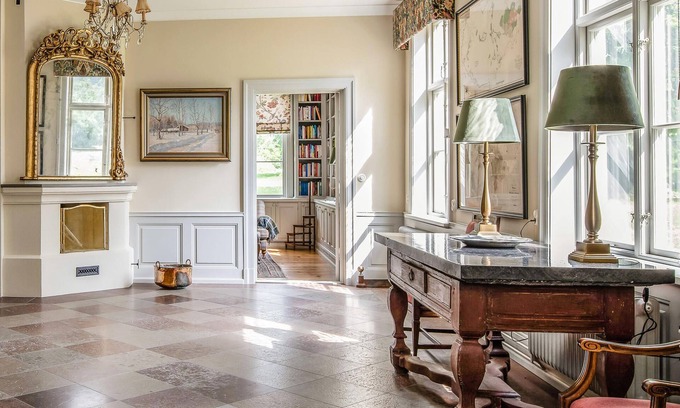 Holo House | Wonderful, sophisticated living experience in historic country estate.
