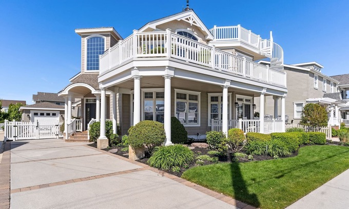 Stone Harbor House | Wonderful Southend Stone Harbor home featuring 5 Bedrooms, 3 Full Baths and 2 Powder Rooms