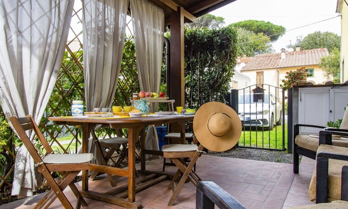 San Giuliano Terme House | Wonderful villa for 6 guests with WIFI, A/C, TV, patio and pets allowed