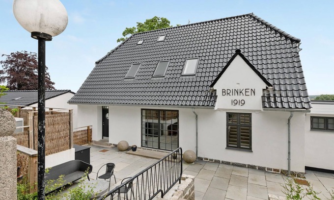 Sandkaas Apartment | Wonderful vacation apartment with plenty of space for several generations.