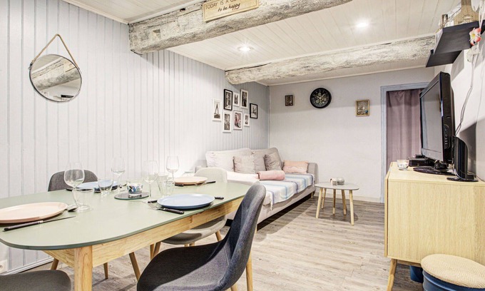 Saint-Hippolyte House | Wonderful villa for 6 guests with WIFI, A/C, TV and parking
