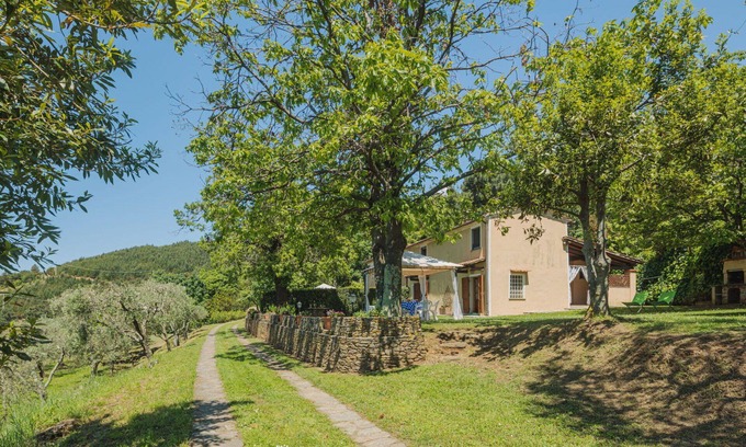 Montignoso House | Wonderful villa for 5 guests with WIFI, TV, patio and panoramic view