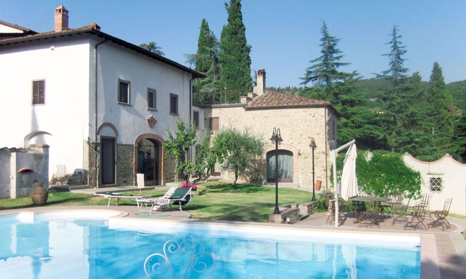 Pieve al Bagnoro House | Wonderful villa for 2 guests with pool, TV and patio