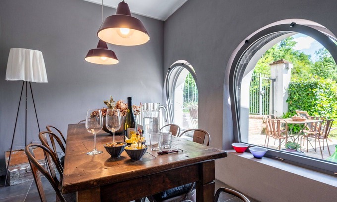 Asti House | Wonderful villa for 9 people with WIFI, TV, pets allowed and parking