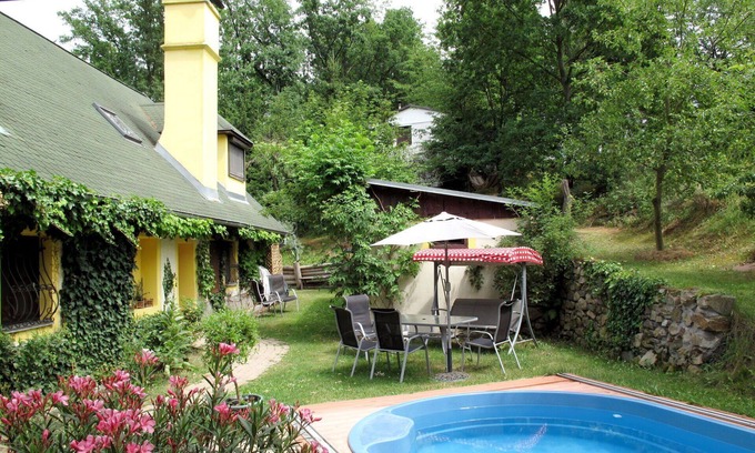 Holubovska Basta Villa | Wonderful villa for 6 guests with A/C, private pool, WIFI, TV and patio