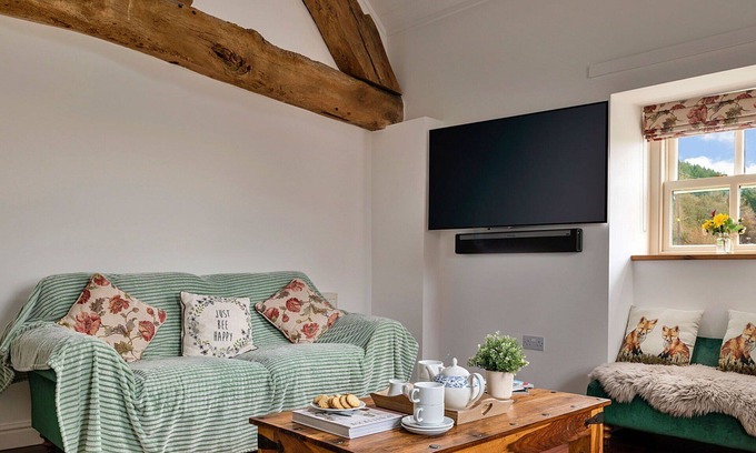 Llandrillo House | Wonderful villa for 4 people with WIFI, hot tub, TV, terrace and parking