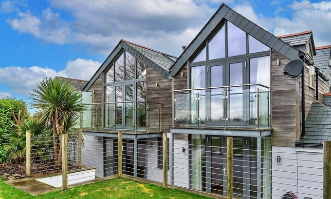 Ruan High Lanes House | Wonderful villa for 8 guests with WIFI, terrace and parking