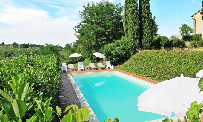 Scandicci House | Wonderful villa for 12 people with WIFI, private pool, TV, terrace, pets allowed and panoramic .