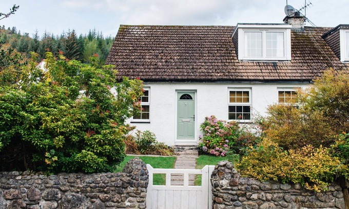 Fort Augustus House | Wonderful villa for 4 guests with WIFI, TV, patio and parking