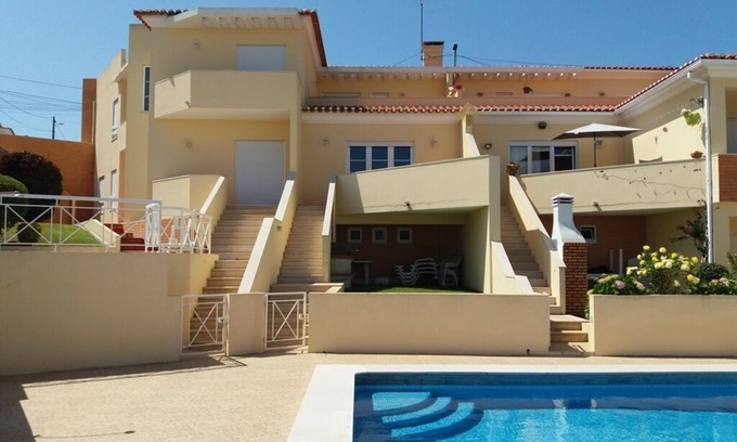 Foz do Arelho House | Wonderful villa composed of 3 bedrooms with wardrobes, 2 complete bathrooms.