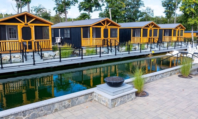 North Sebago Cabin | WOOD THRUSH - RESORT WITH 12 PROPERTIES. NATURAL POND FOR SWIMMING. CAFE ON SITE