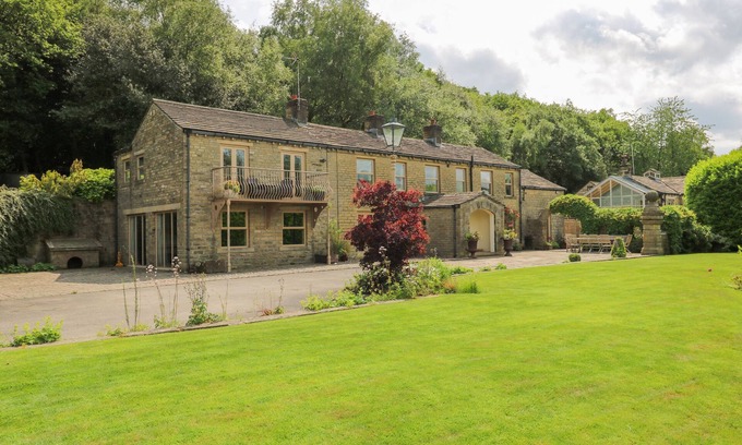 Honley Cottage | WOODBOTTOM FARM, pet friendly, luxury holiday cottage in Meltham