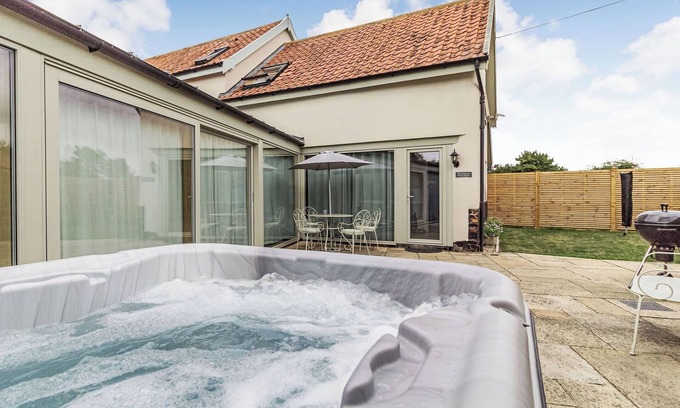 Diss Cottage | Woodcrest Barn Cottage - UKC1065