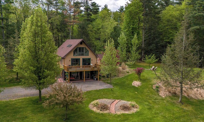 Town of Olive House | Wooded Way: Forest Views—Scenic Days—Starry Skies