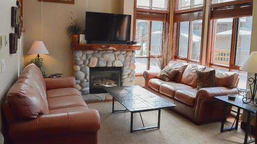 Sun Peaks House | Woodhaven #18 by Bear Country