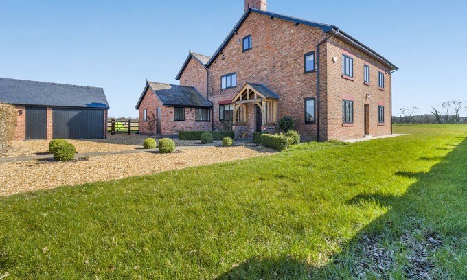 Malpas House | Woodhouse Grange - Five Bedroom House, Sleeps 10