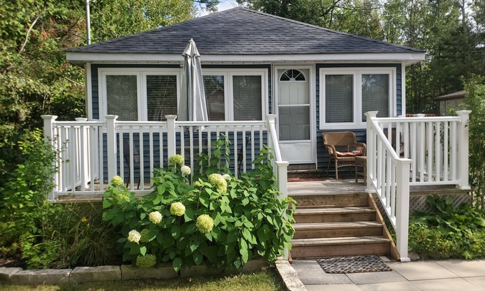 Tiny Cottage | Woodland Beach Tiny/Wasaga Cottage 2 min to the beach
