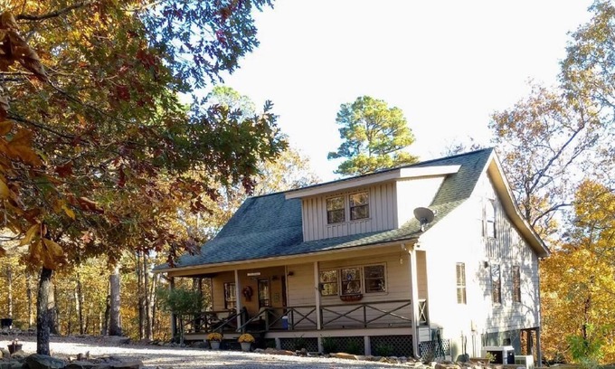 Murfreesboro House | Woodland Cabin Getaway