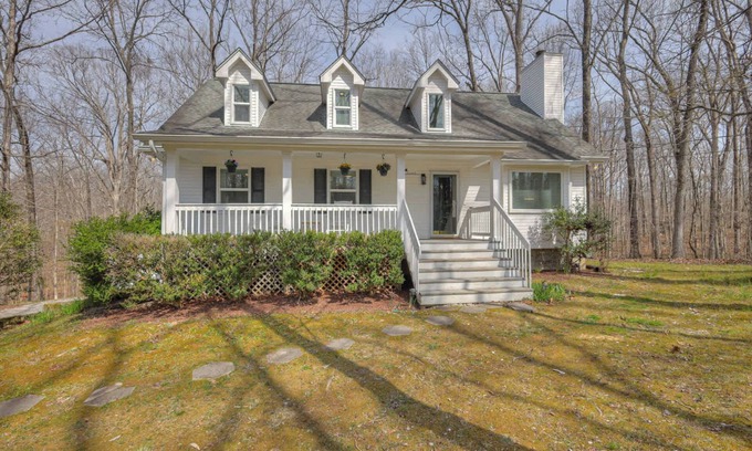 Kingston Springs House | Woodland Retreat - Modern Comfort Near Nashville