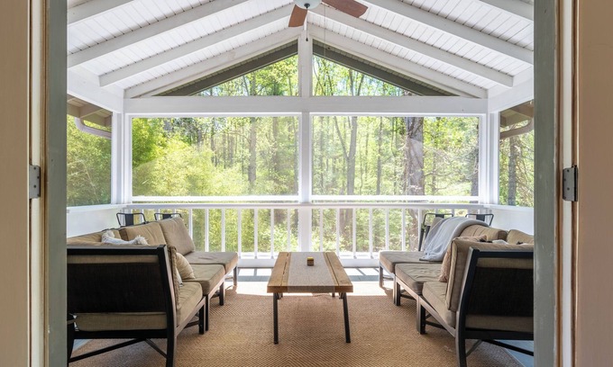 Alexander House | Woodland Retreat - 15 min to DT Asheville