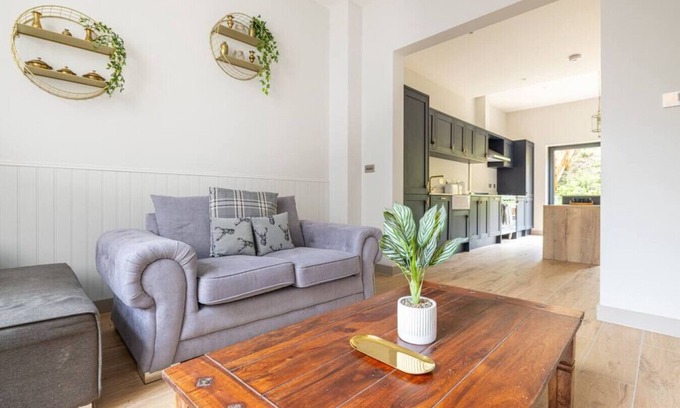 Redlynch House | *Woodland Retreat|4BR|2.5B|Free Parking|*