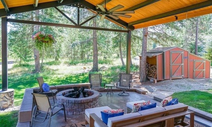 Blanchard Ski Chalet | Woodland retreat: spa room, nature!