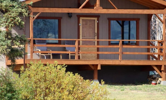 Chilanko Forks House | Woodlands Fishin Resort - Bear Cabin on Beautiful Puntzi Lake