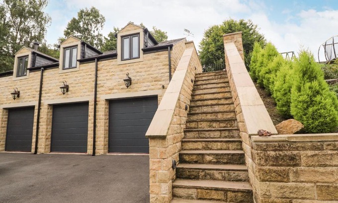 Sutton-in-Craven House | Woodlands