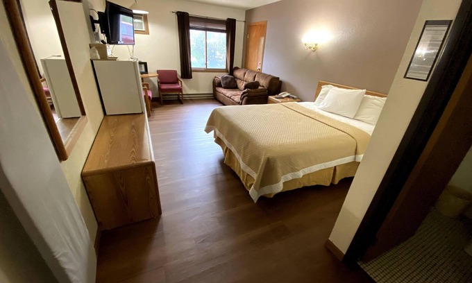 Medford Hotel | Woodlands Inn & Suites
