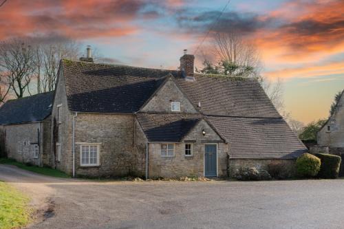 Rendcomb House | Woodmancote Manor Cottage