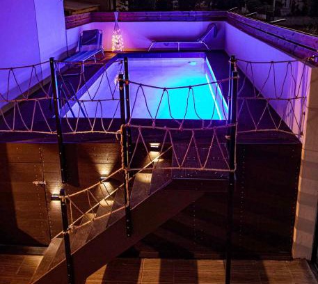 Tymbaki House | Woodoven home - pool, bbq & outdoor cinema