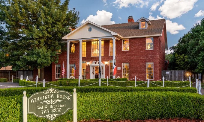 Tech Terrace Bed & Breakfast | Woodrow House Bed & Breakfast